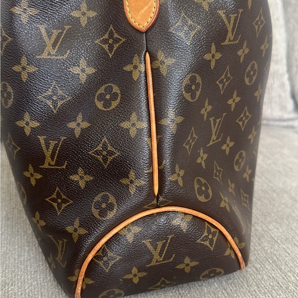 Louis Vuitton Delightful Monogram Bag
(Authentic) - Picture 5 of 11